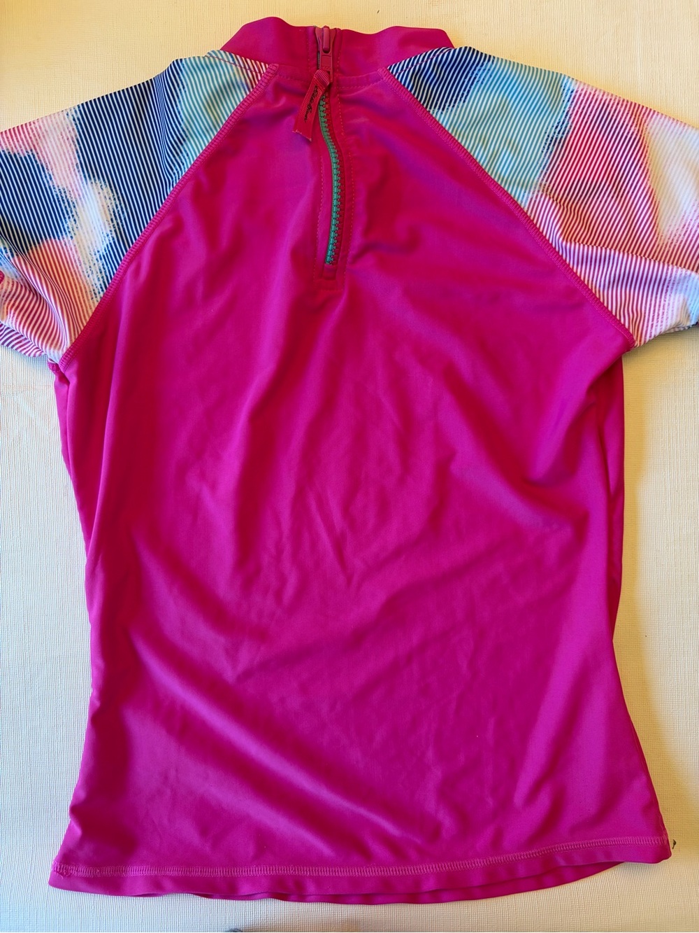 Girls' Fuchsia Short Sleeve Rash Guard swim top